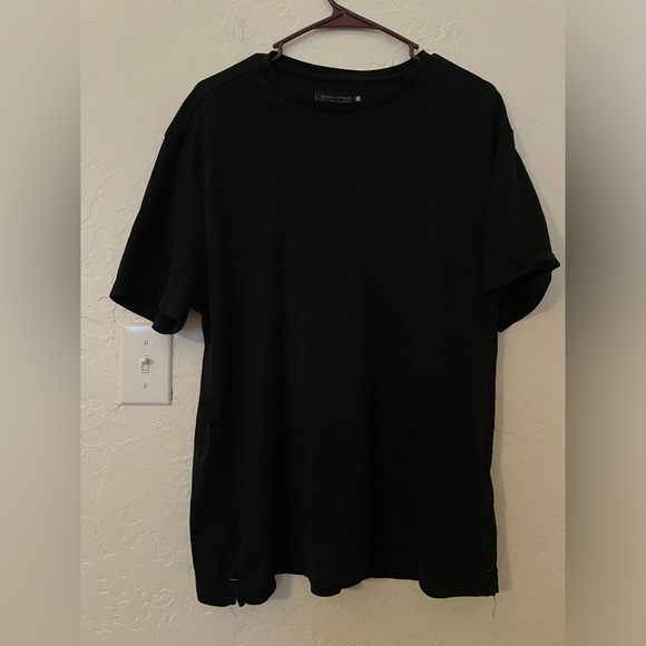 Banana Republic Men’s Luxury Touch Performance t-shirt. Black. Large. EUC. - Picture 2 of 8